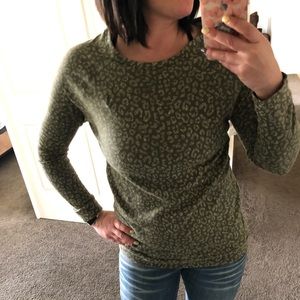 Obey crew neck light weight pullover